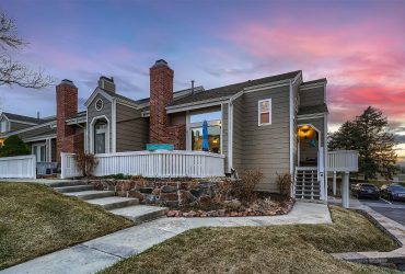 Gorgeous End Unit Townhome in Highlands Ranch