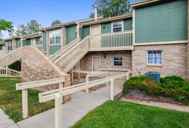 Accessible ground-level 2 bedroom, 2 bath condo with popular Centennial location in Otero Ridge!