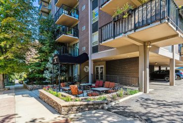 Freshly updated Condo Steps from Denver Botanic Gardens, Cheesman Park, cafés, and shops-ideal for city living, lock-and-leave convenience, or investment.