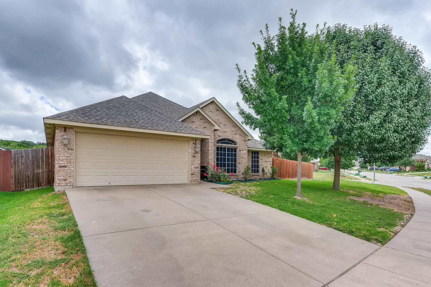 800 Morgan Dr Burleson TX-large-002-20-Exterior Front-1500x1000-72dpi