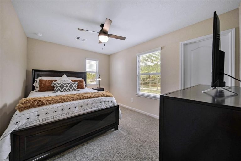 10203-pinewood-fox-dr-77080-guestbedroom