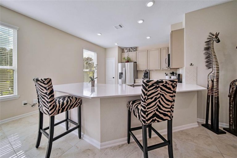 10203-pinewood-fox-dr-77080-kitchen2