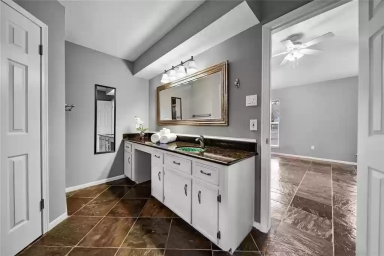 2406 Box Oak Place The Woodlands TX 77380 - Primary Bathroom 1