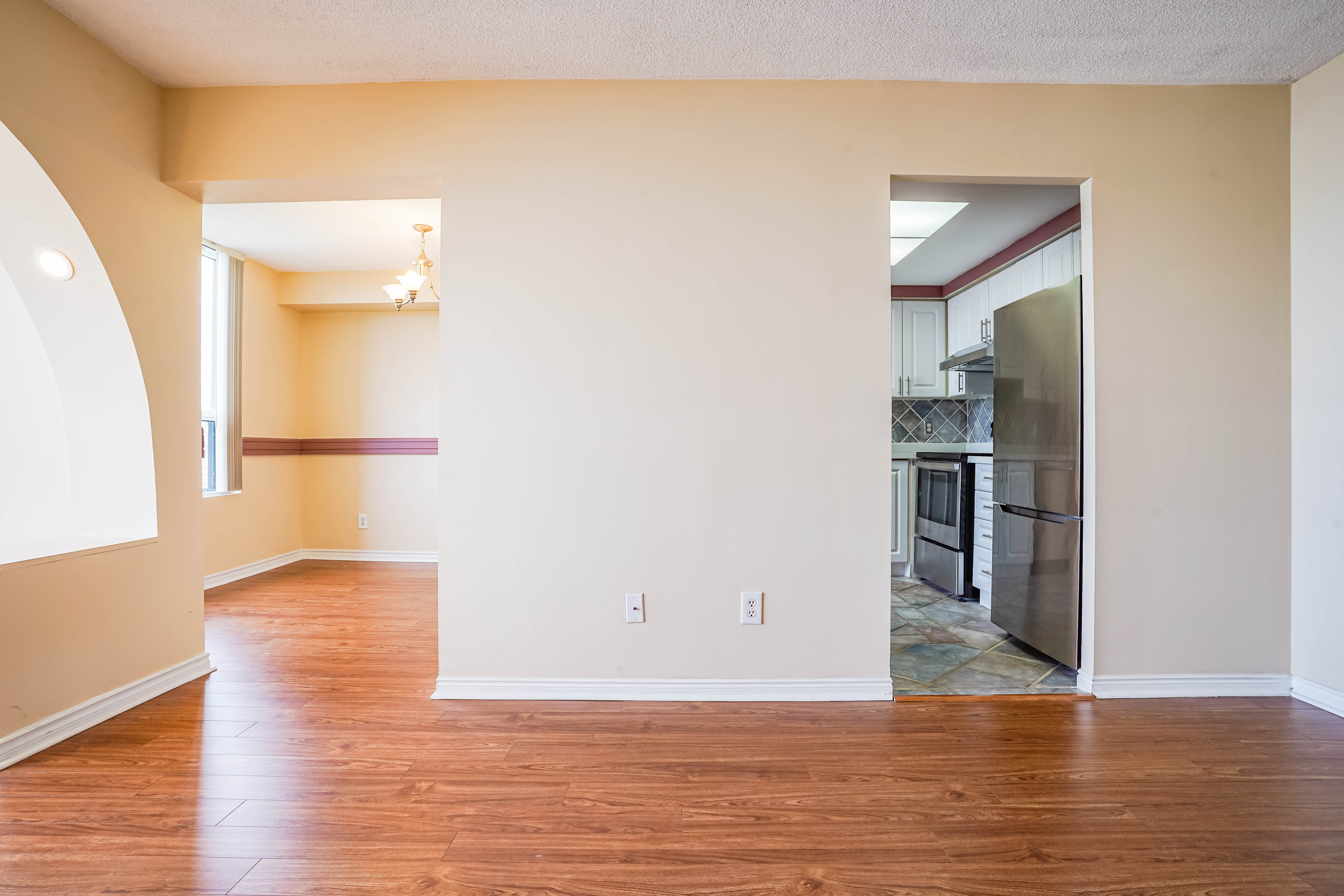 135 Hillcrest Ave unit 916, Mississauga, ON L5B 4B1 for lease great