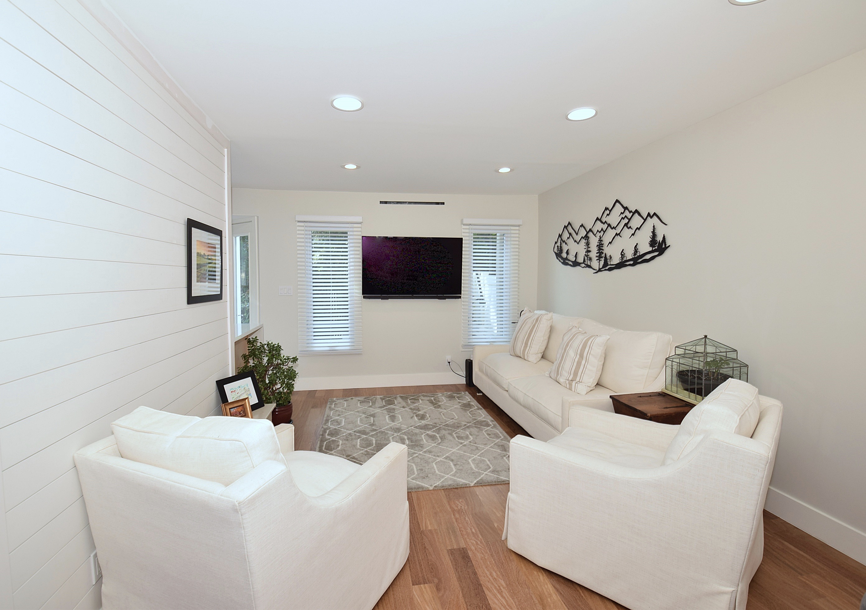 SOLD IN 16 DAYS! 1180 E. Broadway 8 Hewlett Condo Jessica Hollenstein