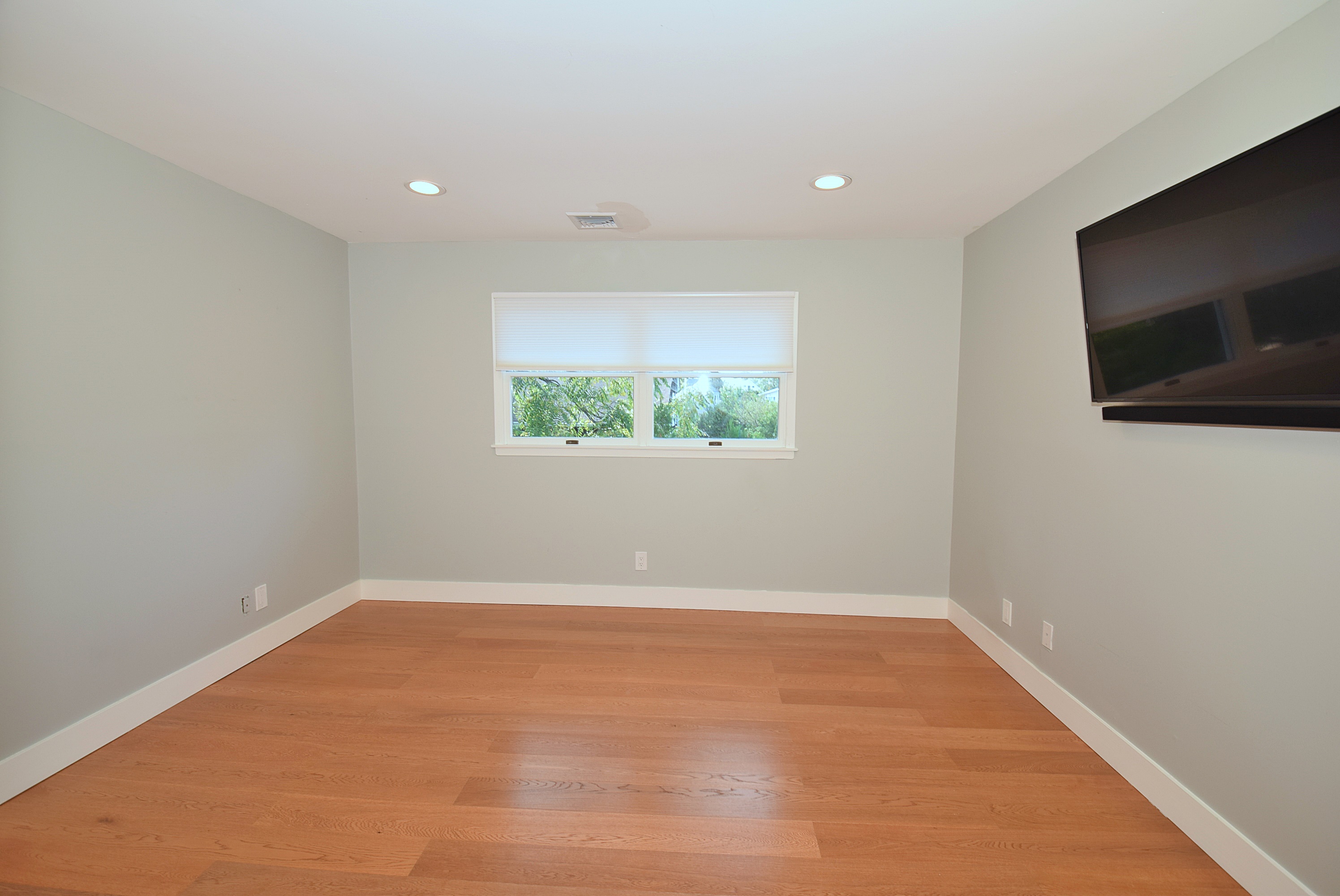 SOLD IN 16 DAYS! 1180 E. Broadway 8 Hewlett Condo Jessica Hollenstein