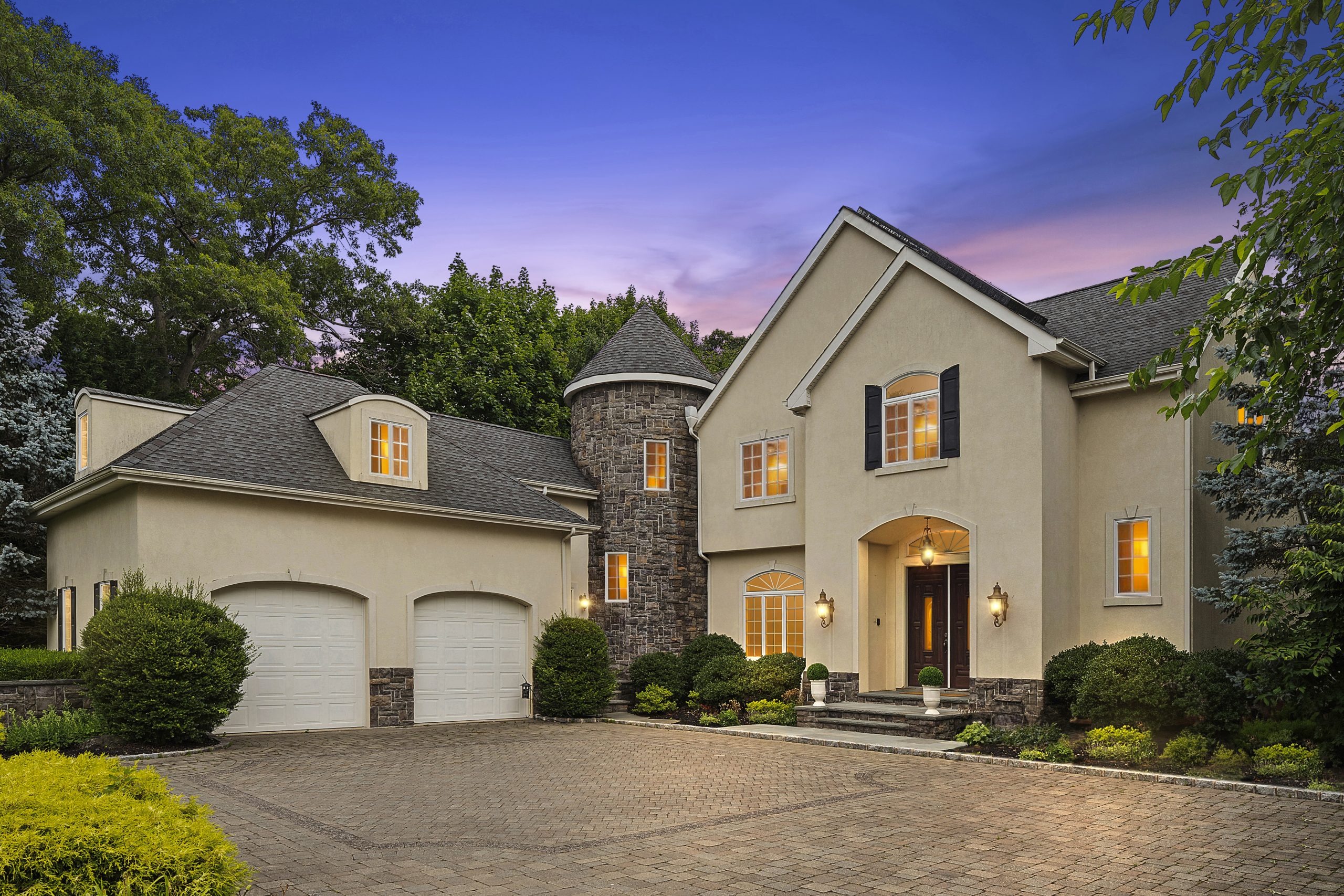 100_Bedell_Place_Melville_NY_11747_(25_Digital_Dusk_Conversion) (2)