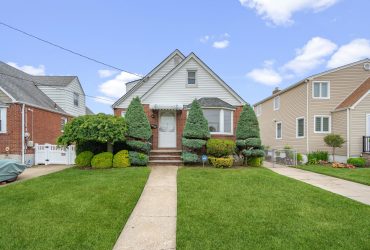 FOR SALE! 662 Benris Ave, Franklin Square