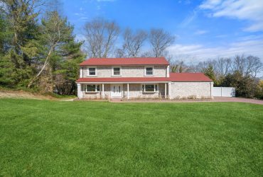 FOR SALE! 10 Mont Ave, Dix Hills