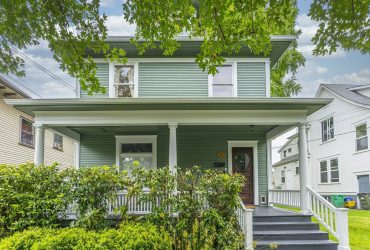 2102 SE Ash ST Portland, OR 97214