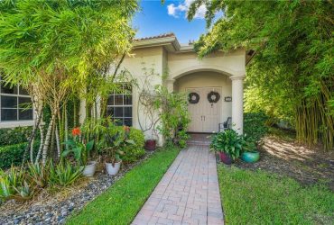 Diamond Lake 990 Amethyst Dr SW, Vero Beach 32968