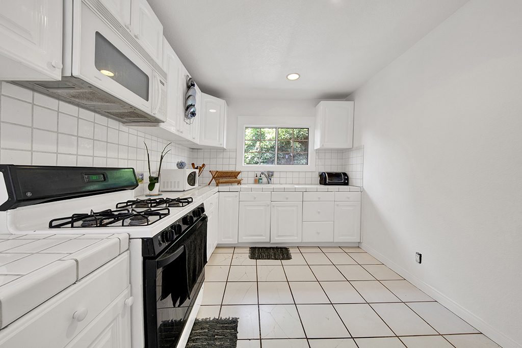 419 Raymond Dr, Pasadena, CA 91107