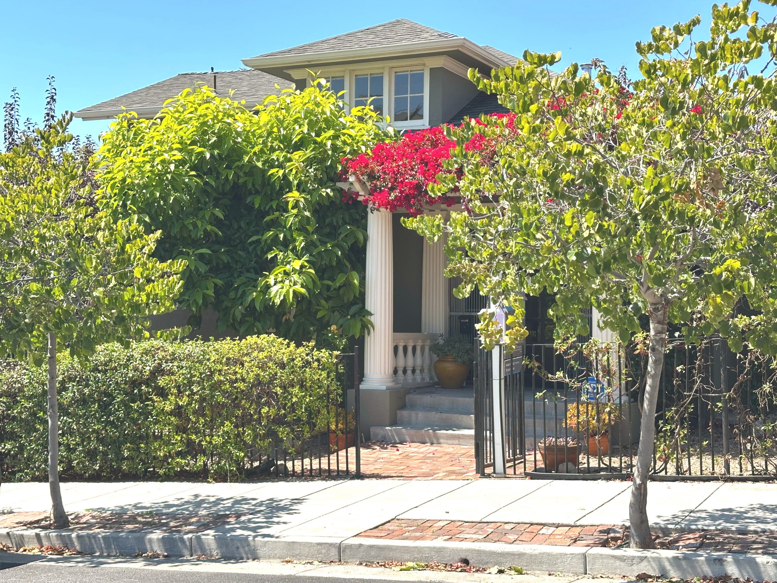 Front Exterior 02e
