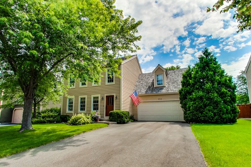 313 Mayflower Court, Gurnee Illinois