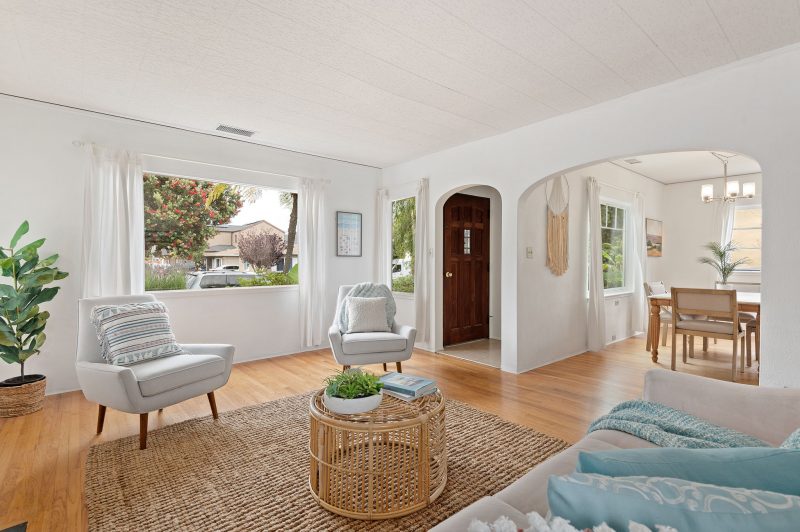 7-web-or-mls-07 - Living Room