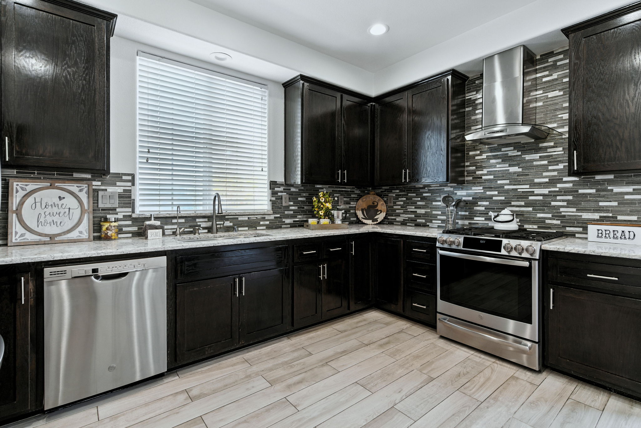 17289 S Three Oaks Ln, Lathrop, CA 95330