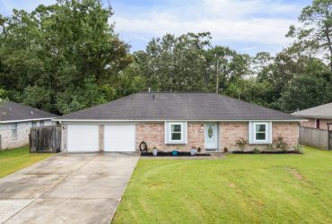 NOW SHOWING!!! – 5607 Commodore Drive, Dickinson