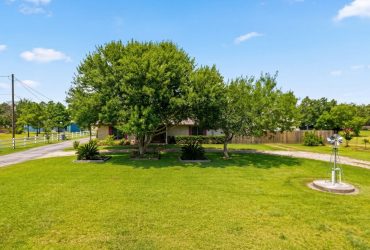 COMING SOON!!! 5521 Lanis St. Dickinson