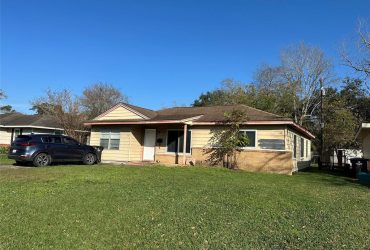 1703 S Park Dr Alvin, TX 77511