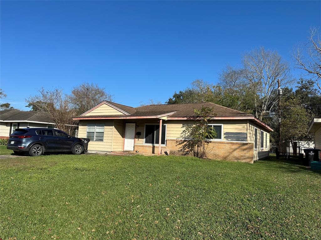 1703 S Park Dr Alvin, TX 77511