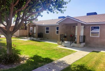 114 W Fresno St – Fowler – Duplex