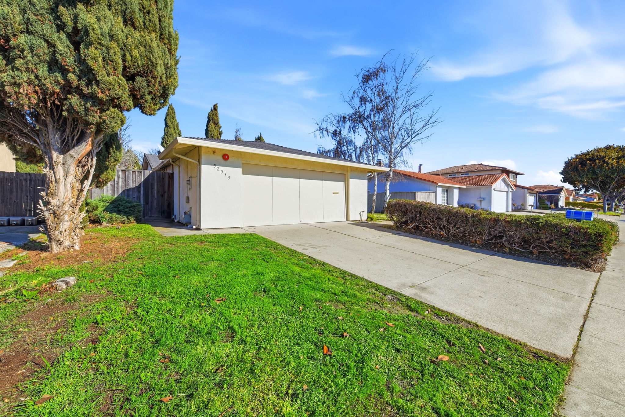 2-web-or-mls-32533-regents-blvd