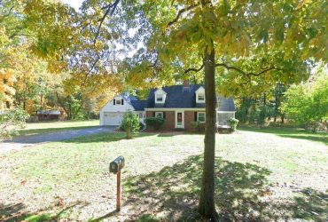 9 Stowe Rd, Southborough, MA 01772