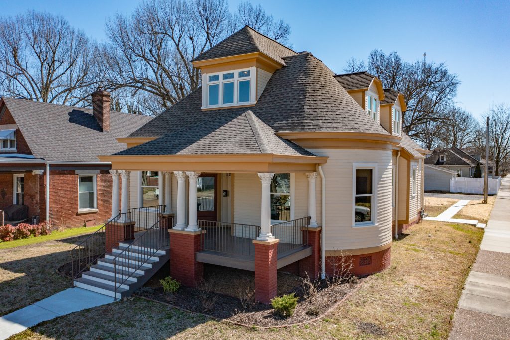 Leslie HaywoodMoore, CRS, Realtor® Paducah KY Moore Real Estate Co